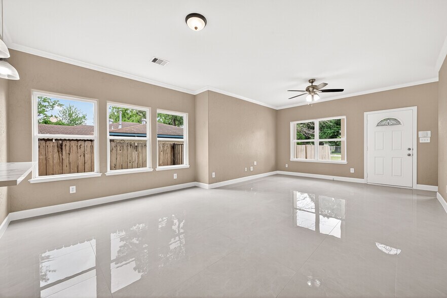 More Photos Of 14134 Packard St, Houston Specialty For Sale