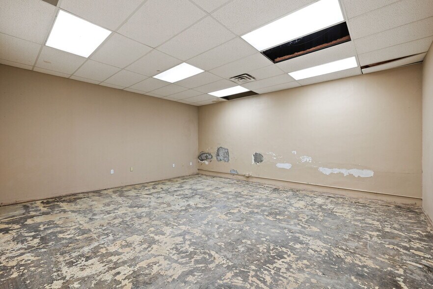 More Photos Of 121 S Bickford Ave, El Reno Storefront For Lease