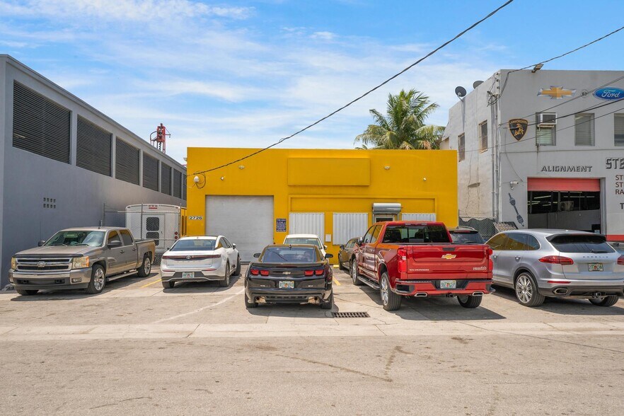Primary Photo Of 2726 NW 35th St, Miami Industrial For Sale