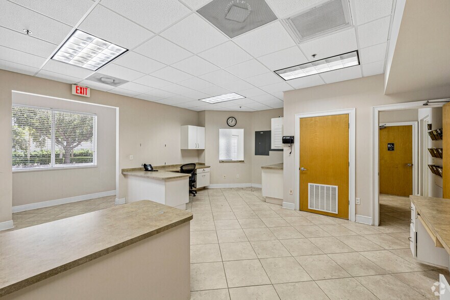 More Photos Of 740 NW Enterprise Dr, Port Saint Lucie Manufacturing For Lease