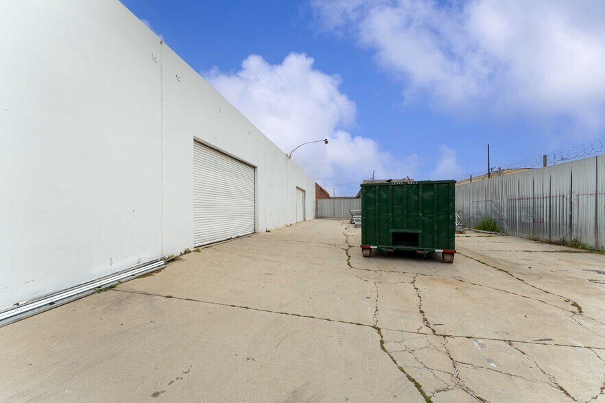 More Photos Of 15610 S Main St, Gardena Distribution For Sale