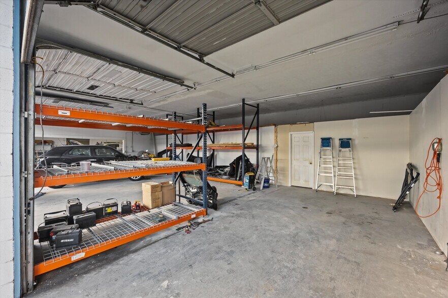 More Photos Of 2845 Western Ave, Knoxville Auto Repair For Sale