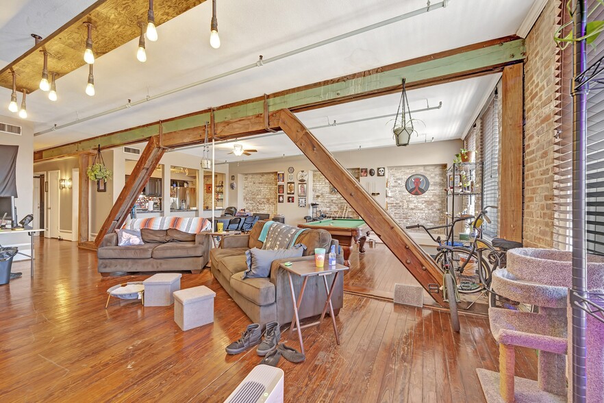 More Photos Of 2119 Strand St, Galveston Freestanding For Sale