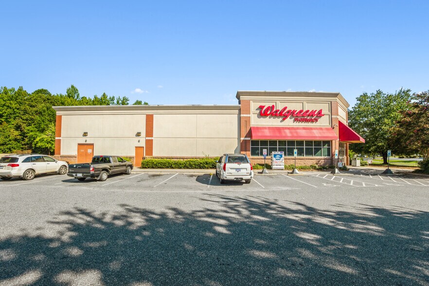 More Photos Of 533 N Main St, Troutman Drugstore For Sale