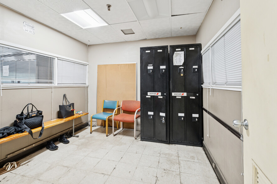 More Photos Of 122 Avenue of Industry, Waterbury Distribution For Sale