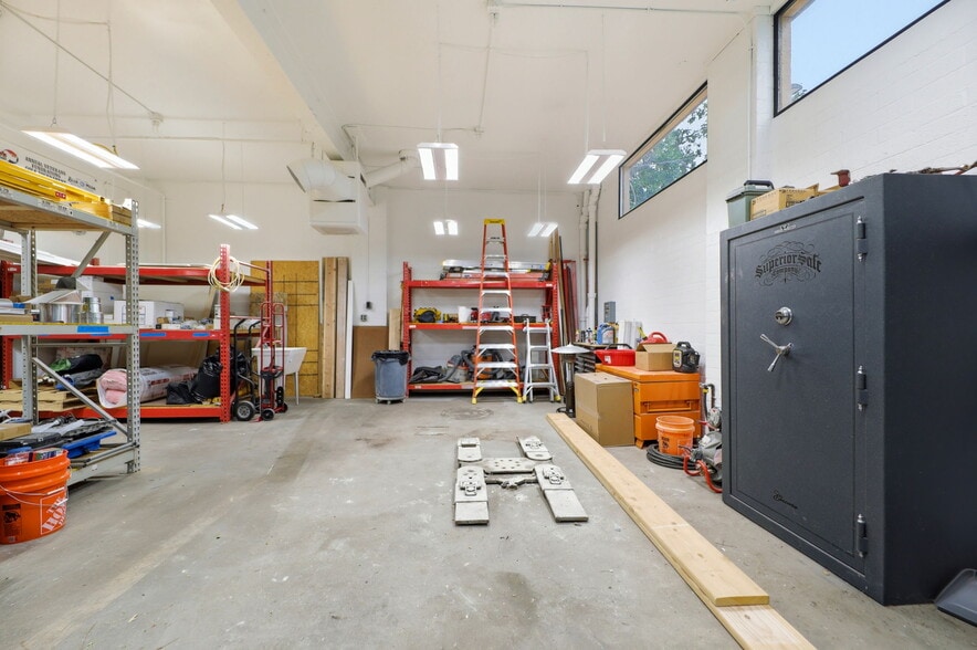 More Photos Of 305 S Hancock Ave, Colorado Springs Warehouse For Sale