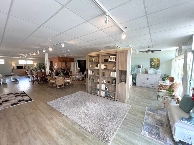 More Photos Of 530 N Bumby Ave, Orlando General Retail For Lease