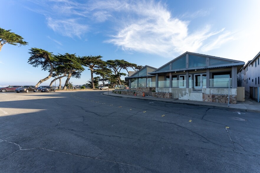 More Photos Of 631 Ocean View Blvd, Pacific Grove Restaurant For Lease