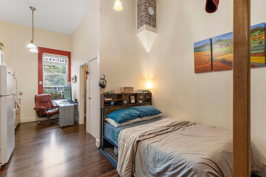More Photos Of 936 Water St, Port Townsend Storefront Retail Residential For Sale