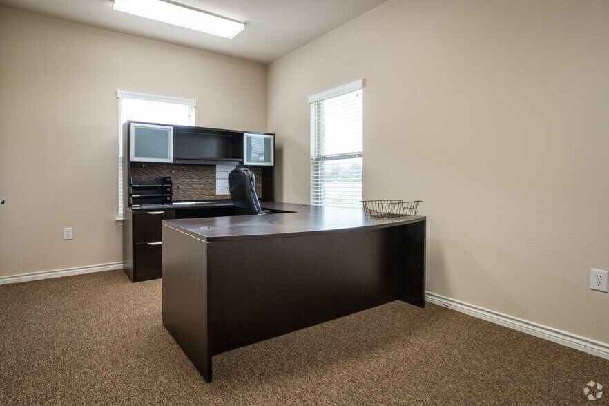 More Photos Of 1464 E Whitestone Blvd, Cedar Park Unknown For Lease