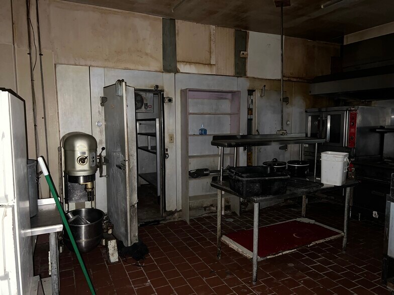 More Photos Of 223 9th Ave S, Jacksonville Beach Restaurant For Lease