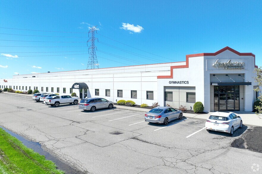 More Photos Of 5635-5653 Union Centre Dr, West Chester Warehouse For Lease