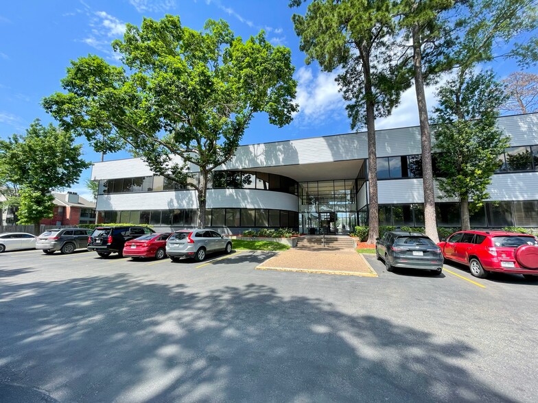 More Photos Of 333 N Rivershire Dr, Conroe Office For Lease