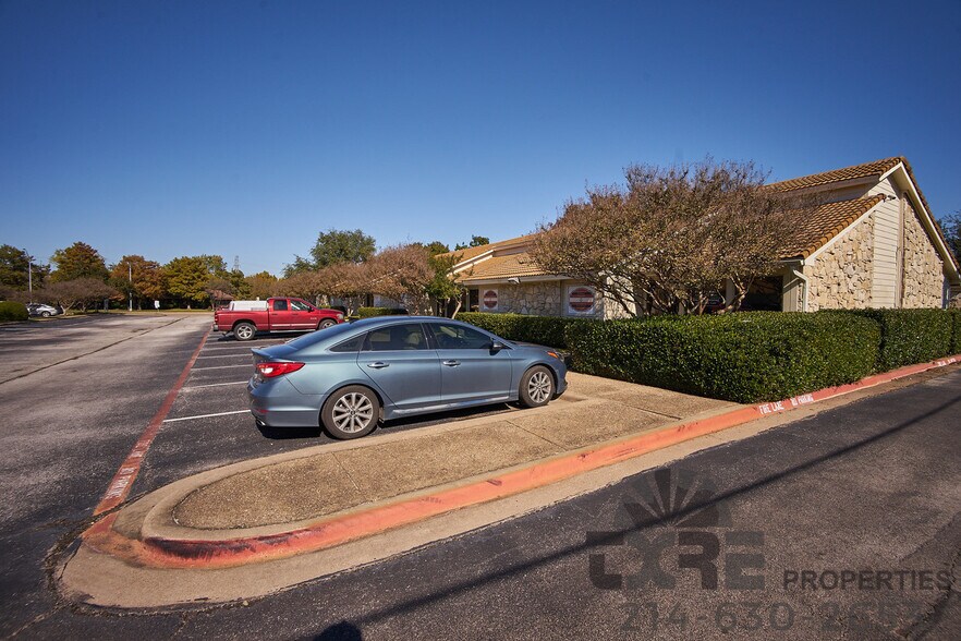 More Photos Of 1116-1126 W Pioneer Pky, Arlington Unknown For Lease