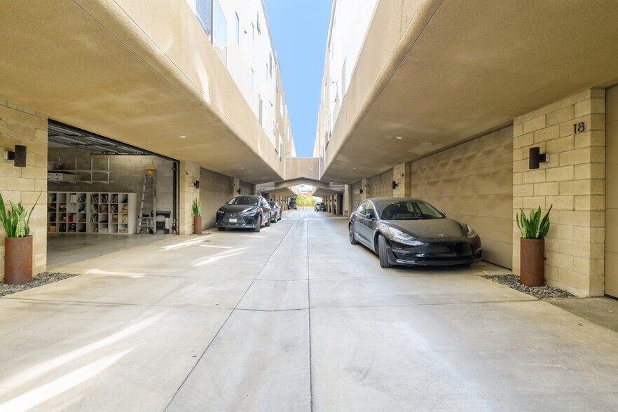 More Photos Of 717 N Highland Ave, Los Angeles Flex For Sale