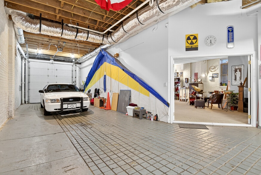 More Photos Of 109 7th Ave E, Springfield Flex For Sale