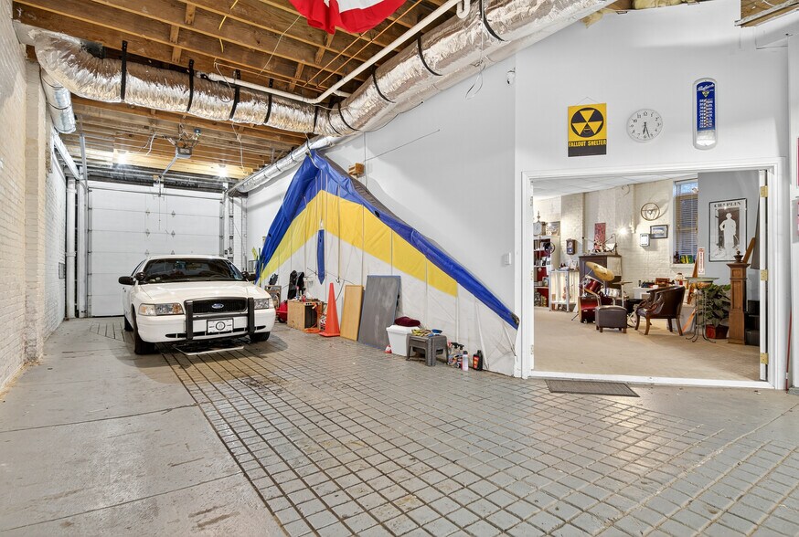 More Photos Of 109 7th Ave E, Springfield Flex For Sale