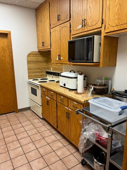 More Photos Of 2002 2nd St SW, Rochester Storefront Retail Office For Sale