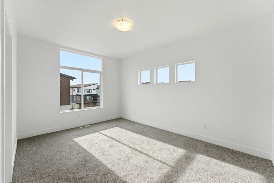 More Photos Of 132-144 E Chambord Ct, Sandy Apartments For Sale