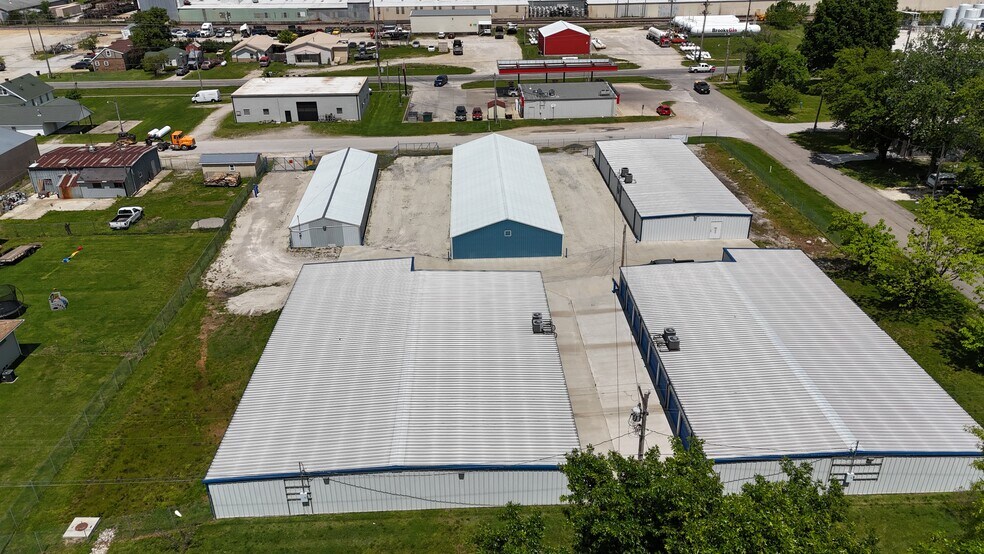More Photos Of 1061 Banning st, Marshfield Self Storage For Sale