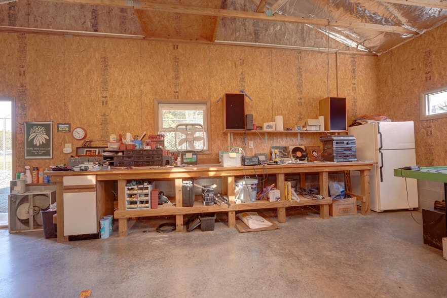 More Photos Of 2704 Lake Monticello Rd, Palmyra Parking Garage For Sale