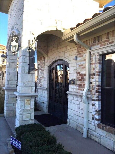 More Photos Of 1135 Kinwest Pky, Irving Office For Sale