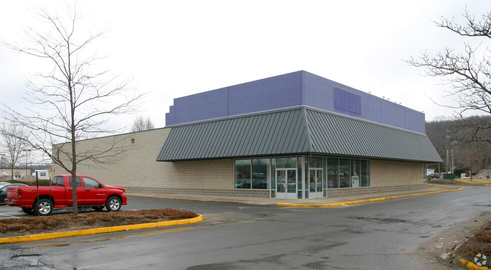More Photos Of 350 Queen St, Southington Freestanding For Lease