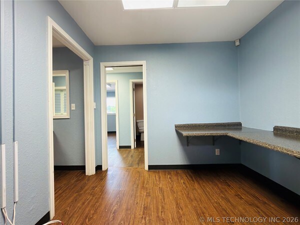 More Photos Of 1002 E Cherry St, Cushing Medical For Sale