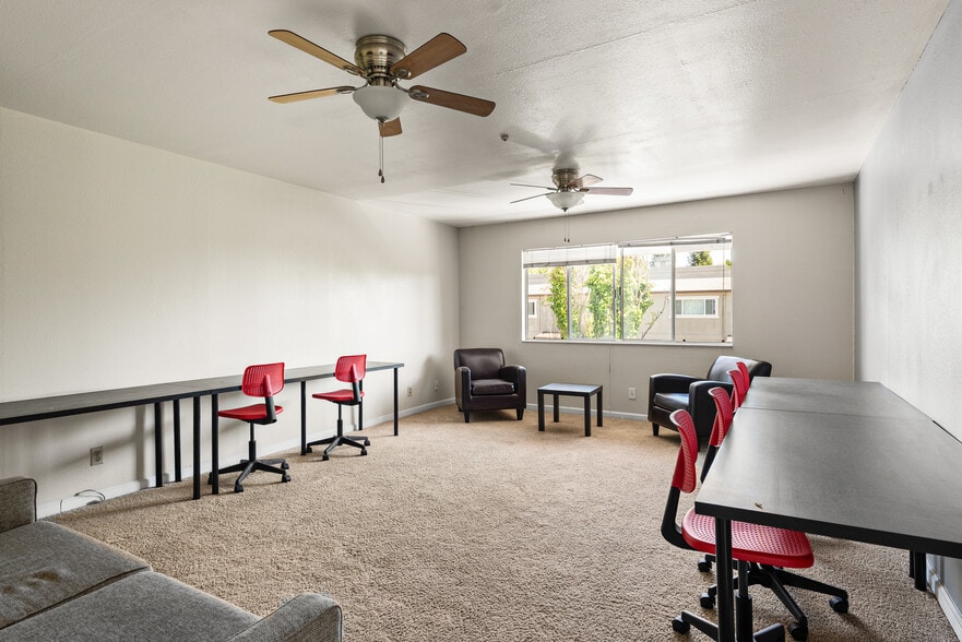 More Photos Of 8025 Beverly Dr, Rohnert Park Apartments For Sale