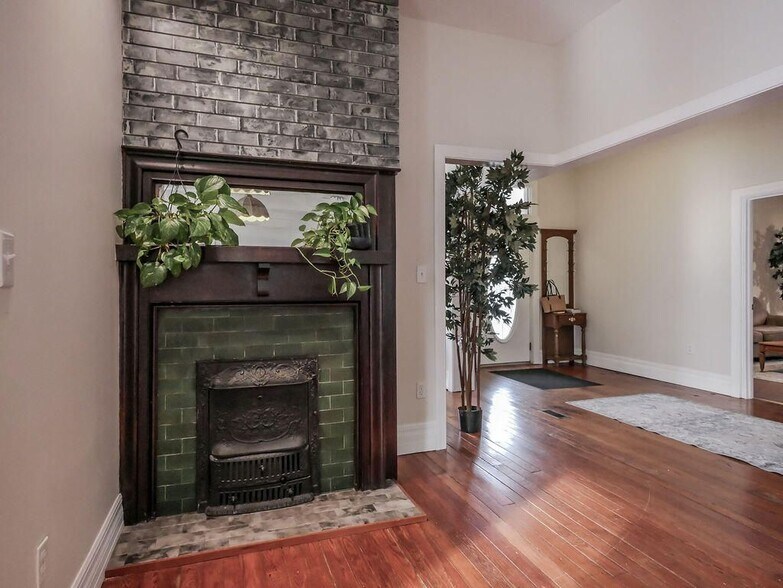 More Photos Of 203 W Washington Ave, Athens Freestanding For Sale