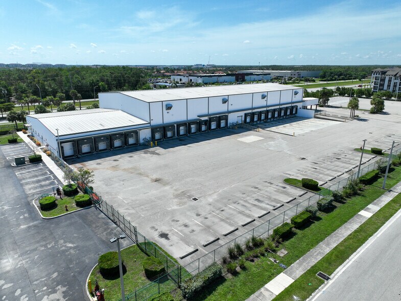 More Photos Of 3843 Ironbridge Blvd, Fort Myers Distribution For Lease