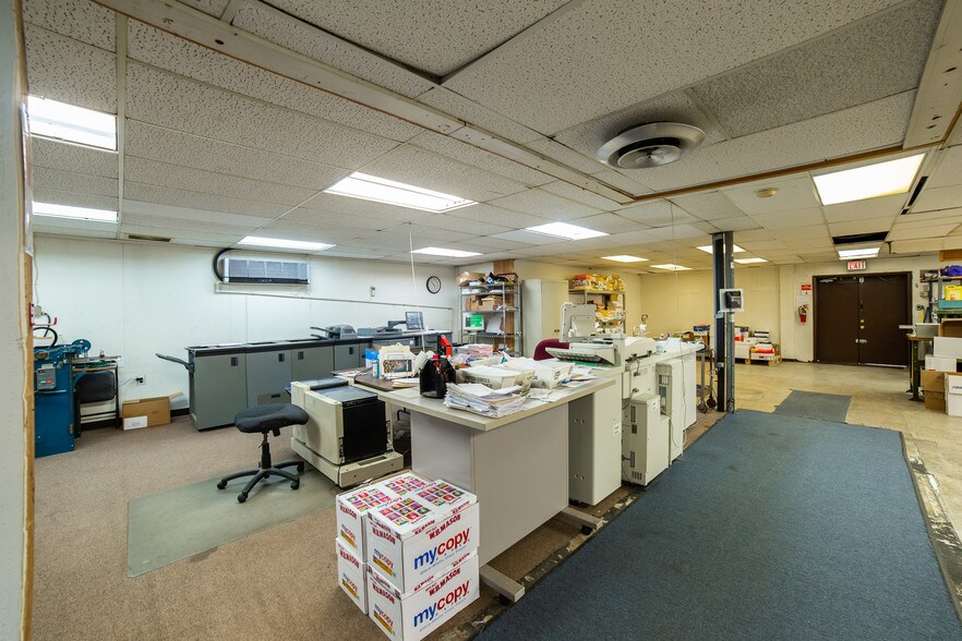 More Photos Of 1300 Industrial Blvd, Southampton Light Distribution For Sale