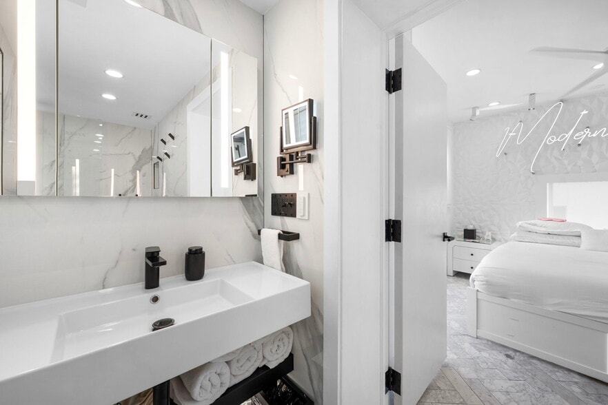 More Photos Of 124 11th St, Miami Beach Hotel For Sale