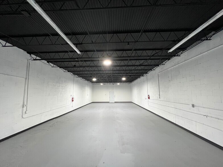 More Photos Of 4019 NE 6th Ave, Oakland Park Warehouse For Sale