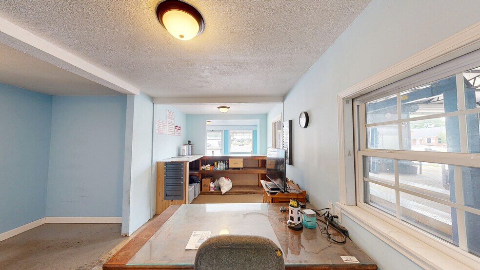 More Photos Of 716 S Main St, Enterprise Auto Repair For Sale