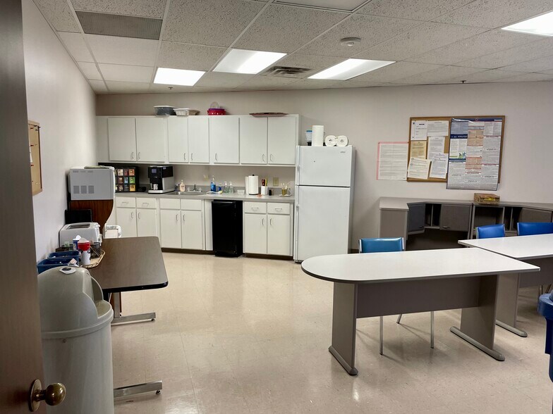 More Photos Of 911 W Loop 281, Longview Office For Lease