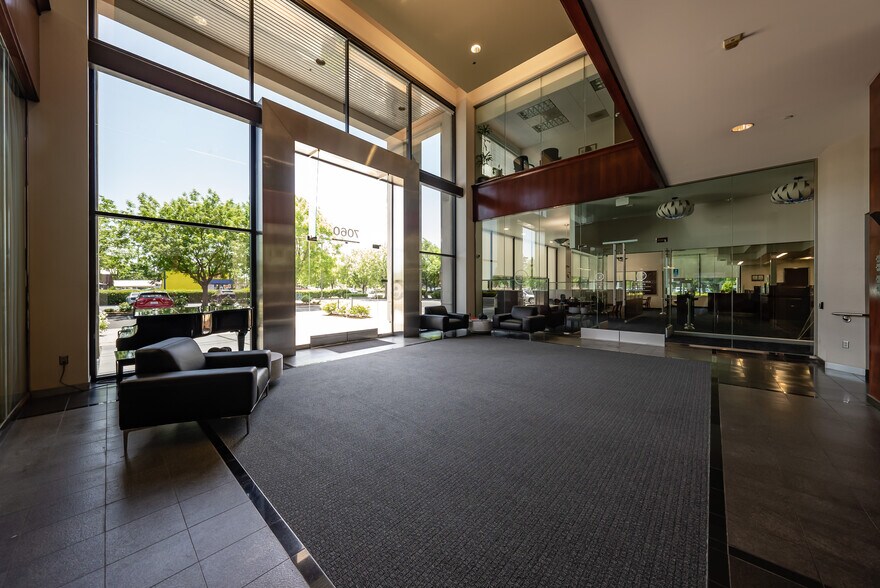 More Photos Of 7060 N Fresno St, Fresno Office For Lease