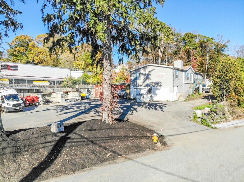 More Photos Of 25 Popes Ln, Danvers Flex For Sale