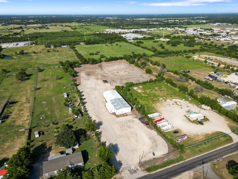 More Photos Of 2900 Clarks Ln, Bryan Warehouse For Lease