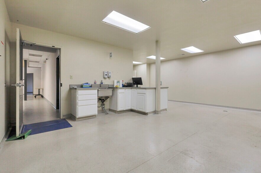 More Photos Of 6361 Nicholas Dr, Columbus Research And Development For Lease