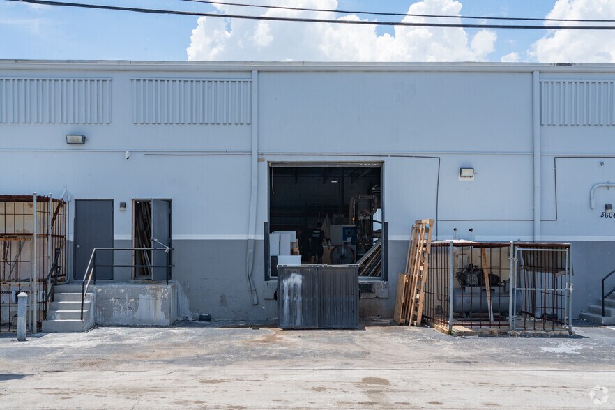 More Photos Of 3600 NE 4th Ave, Oakland Park Unknown For Lease