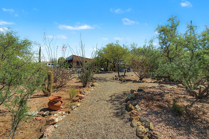 More Photos Of 1011 Wildhorse ln, Clarkdale Specialty For Sale