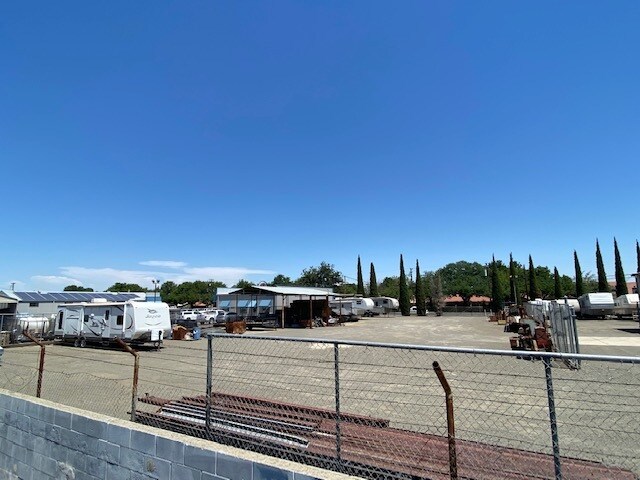 More Photos Of 800 W Elm Ave, Coalinga Warehouse For Sale