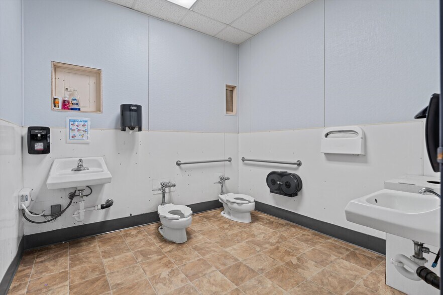 More Photos Of 3700 W Avenue L, Lancaster Schools For Lease