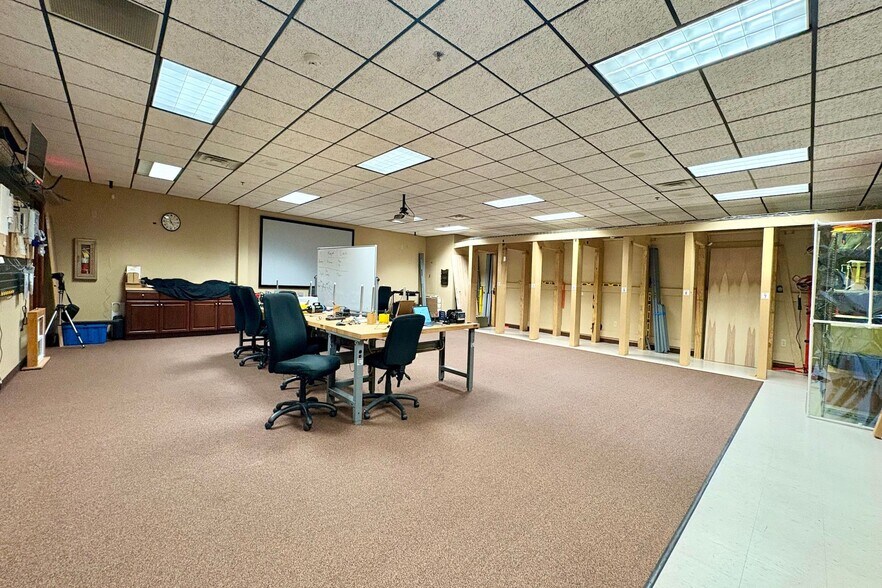 More Photos Of 1014 S Main St, Nicholasville Office For Sale