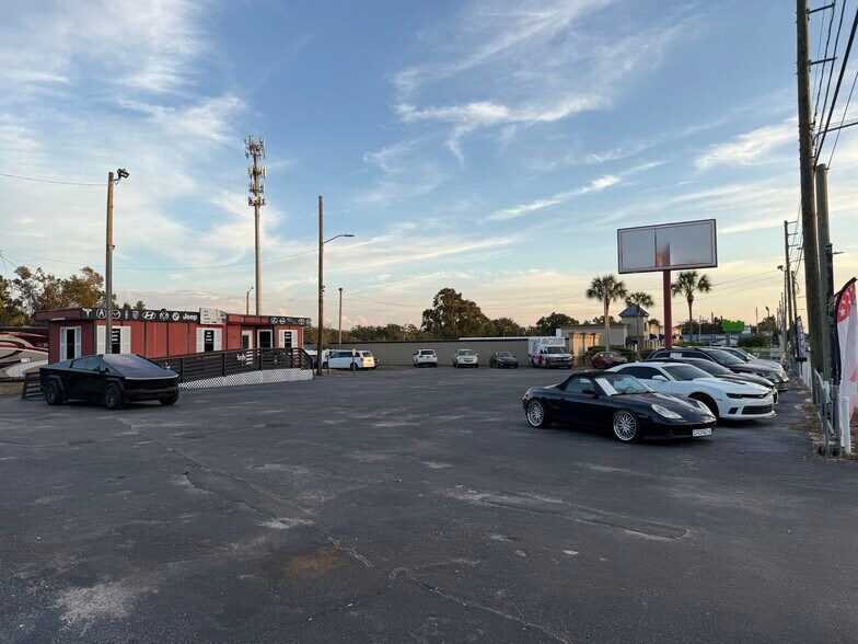 More Photos Of 4501 49th St N, Saint Petersburg Auto Dealership For Lease