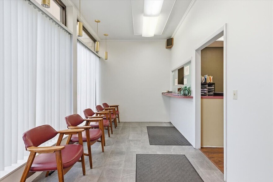 More Photos Of 24 N Walnut St, Glenwood Medical For Sale