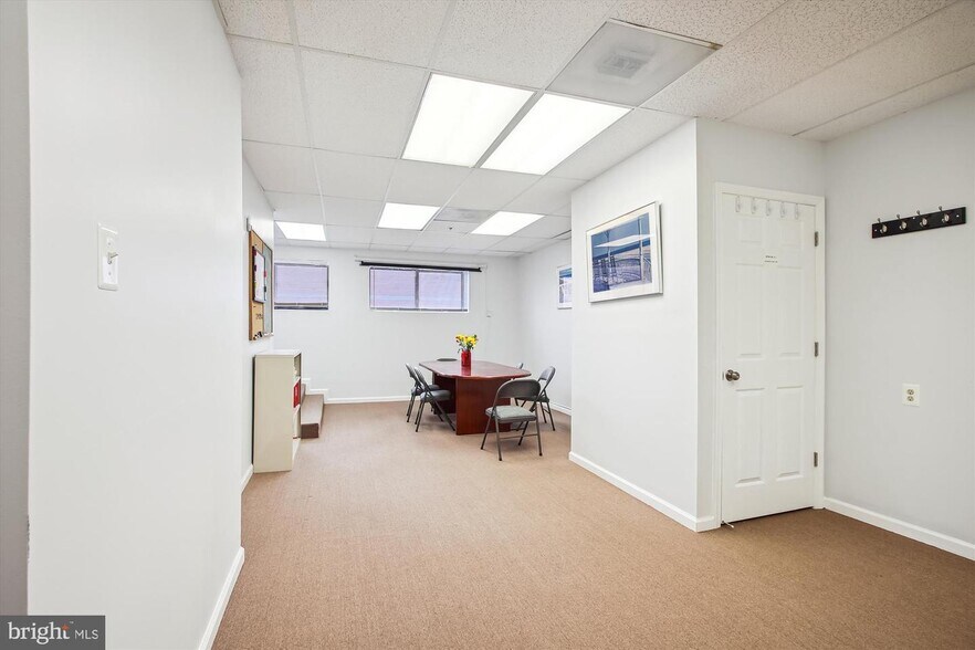 More Photos Of 8740 Cherry Ln, Laurel Light Manufacturing For Sale