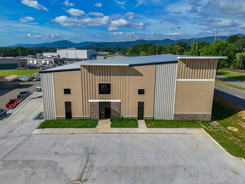 Primary Photo Of 68 St John rd, Salem Industrial For Lease