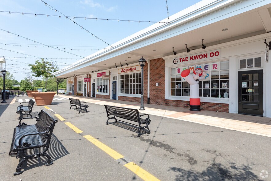 More Photos Of 711-761 E Main St, Purcellville Unknown For Lease